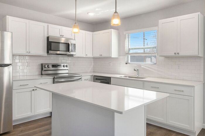 1302 Forest View Dr - Photo 3 of 25