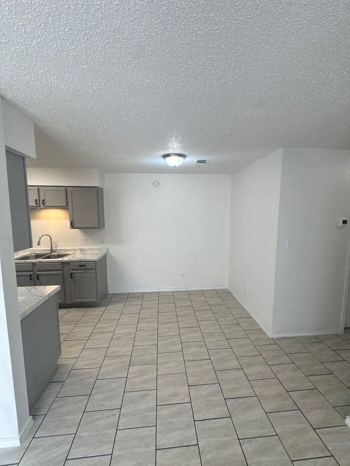 904 N Bishop St #B - Photo 5 of 13