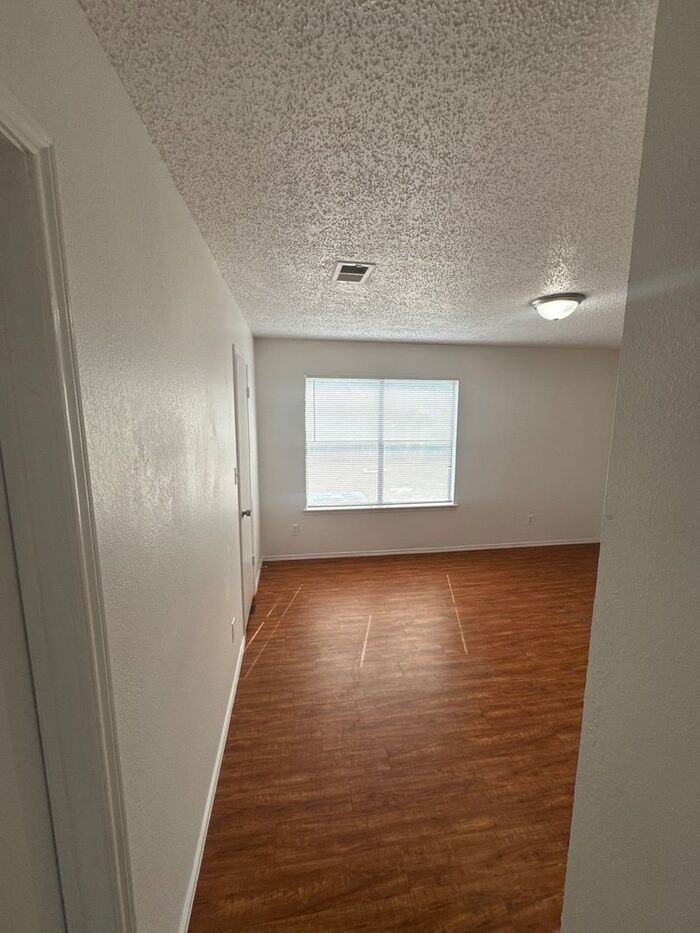 904 N Bishop St #B - Photo 7 of 13