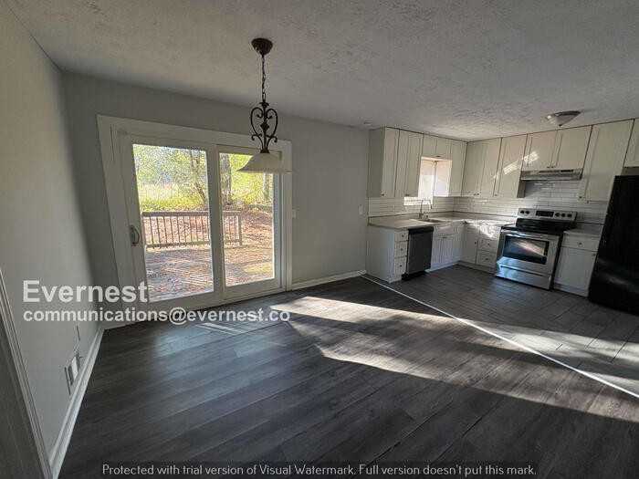 193 West Canterbury Drive - Photo 3 of 32