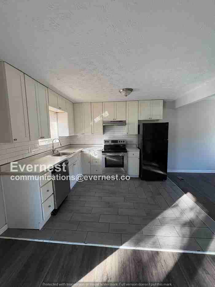 193 West Canterbury Drive - Photo 4 of 32