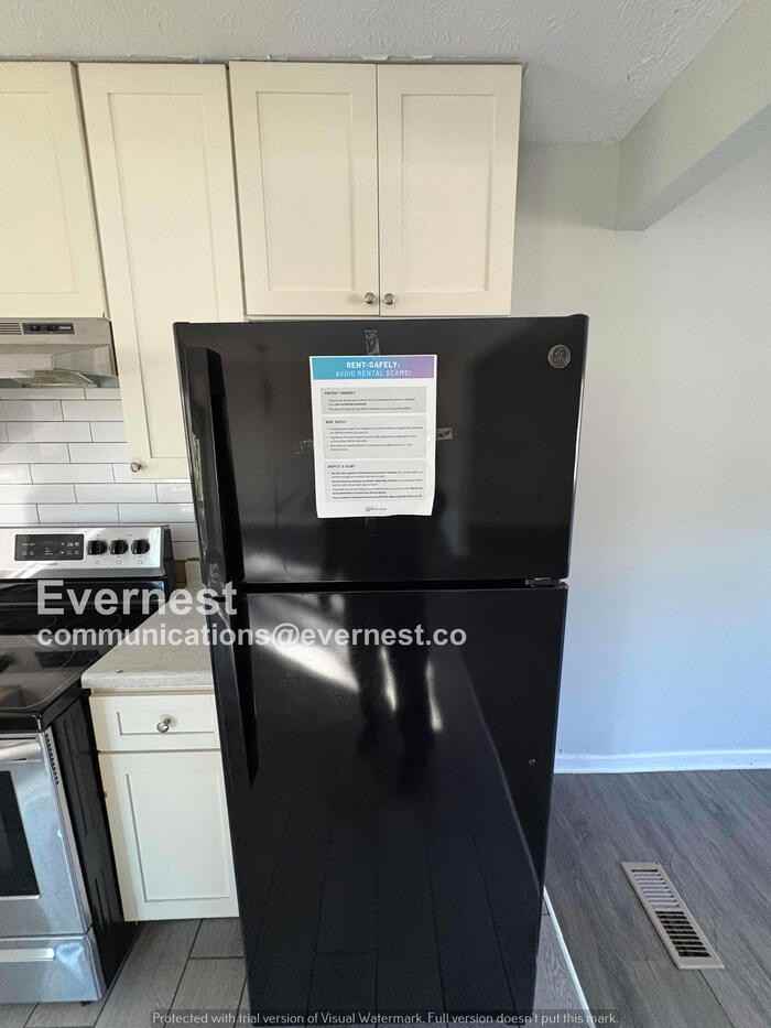 193 West Canterbury Drive - Photo 5 of 32