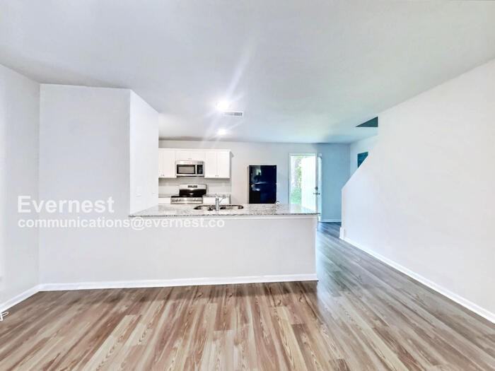 4018 South Park Avenue - Photo 4 of 17