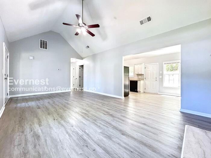 1827 Belcher Pl - Photo 3 of 23