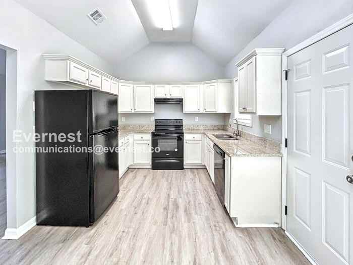 1827 Belcher Pl - Photo 5 of 23