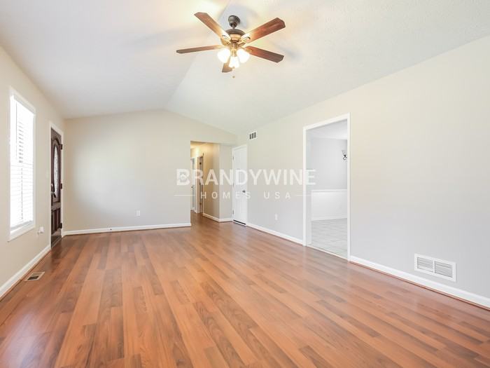 108 Park Ave E - Photo 5 of 20