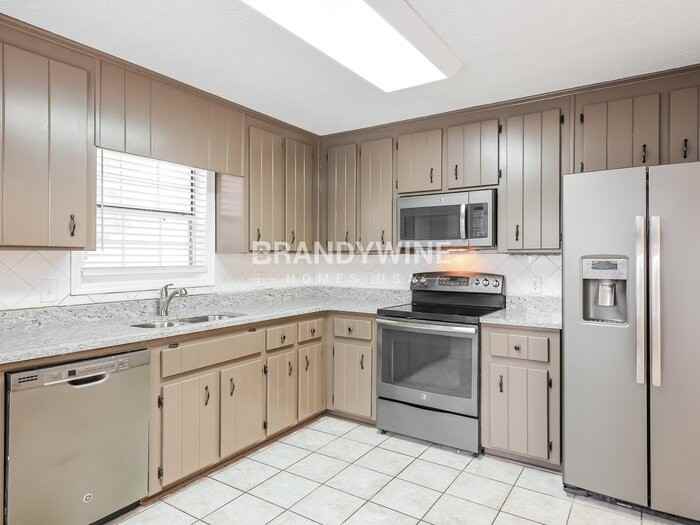 108 Park Ave E - Photo 7 of 20