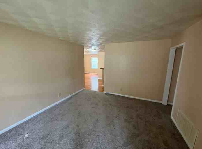 3208 Harvey St Nw - Photo 6 of 14