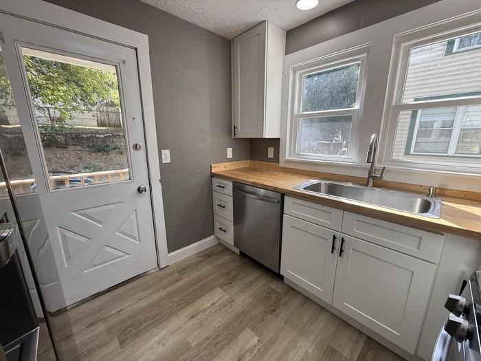 1181 Pondview Ave - Photo 7 of 18