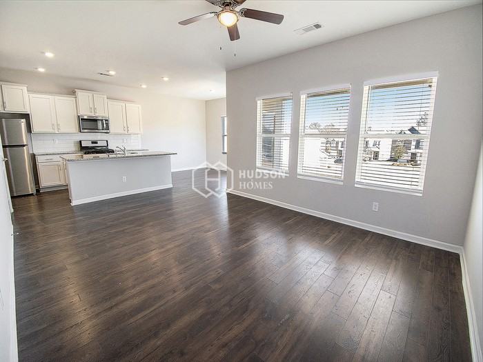 301 Chelsea Park Rd - Photo 5 of 35