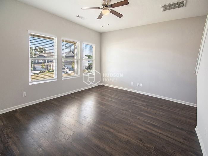 301 Chelsea Park Rd - Photo 7 of 35