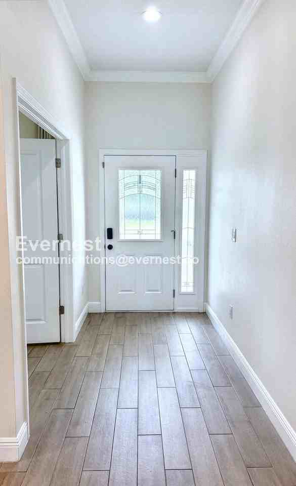 2514 W Curtis St - Photo 2 of 35