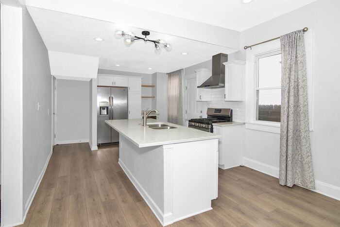 1101 Sterling St - Photo 6 of 23