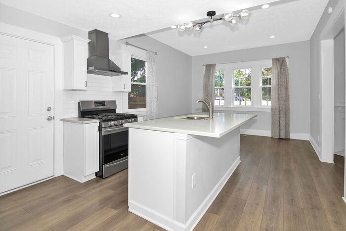 1101 Sterling St - Photo 7 of 23