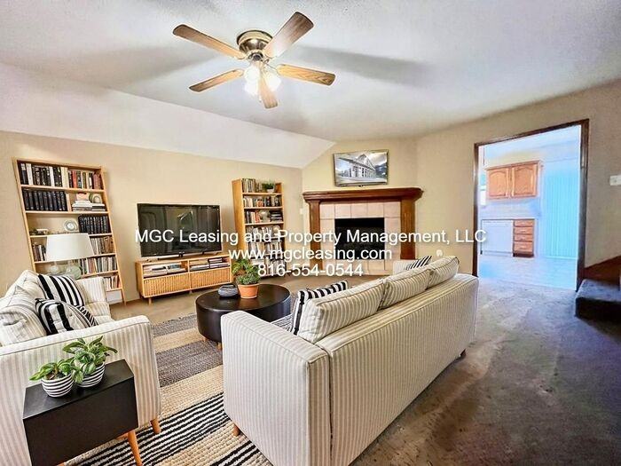 523 N Foxridge Dr - Photo 2 of 15