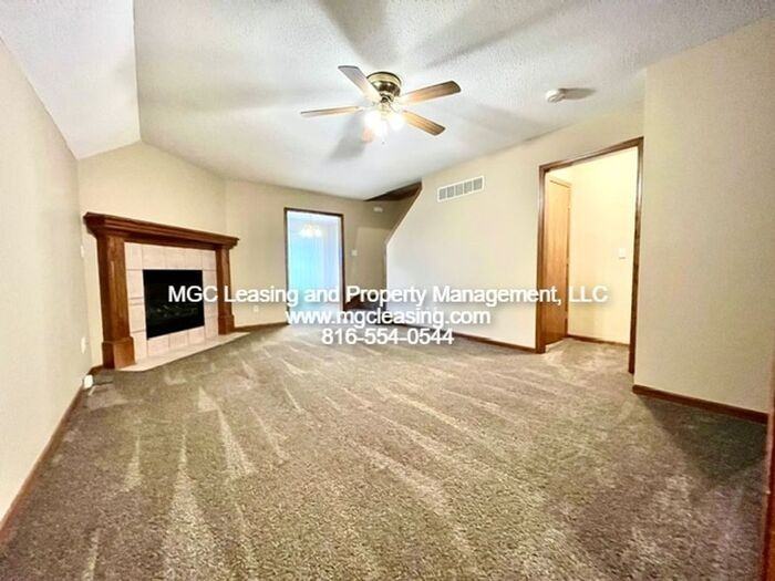 523 N Foxridge Dr - Photo 3 of 15