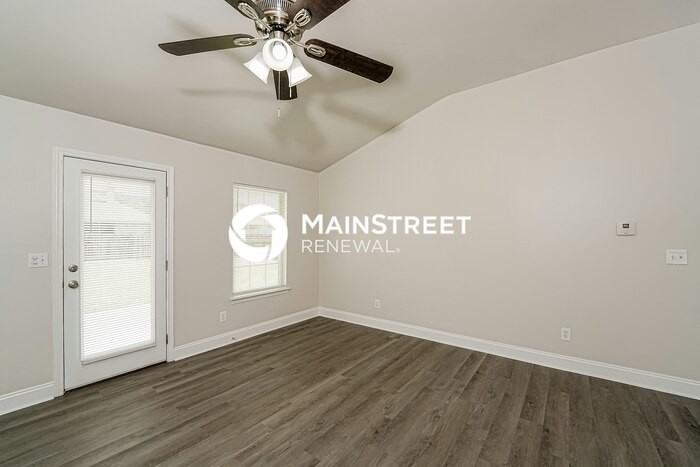 955 Clover Avenue - Photo 5 of 17