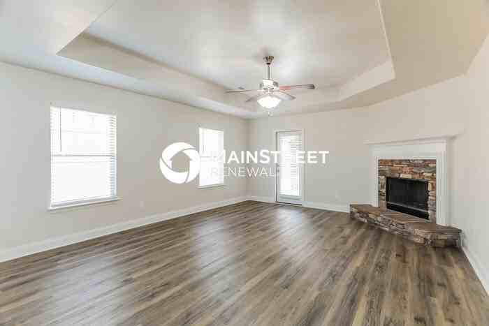 1055 Clover Avenue - Photo 4 of 17