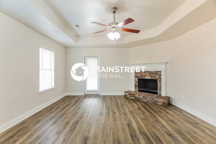 1055 Clover Avenue - Photo 5 of 17