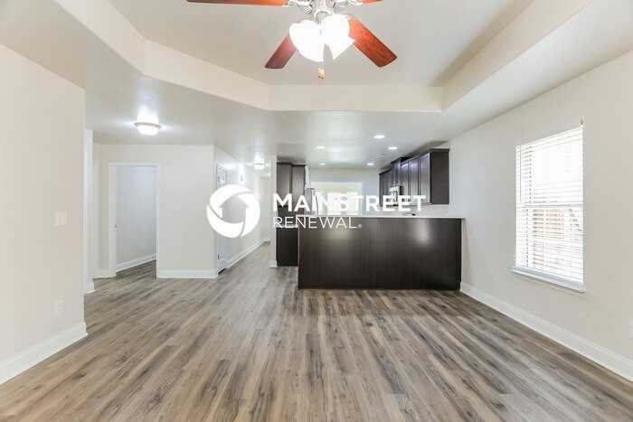 1055 Clover Avenue - Photo 6 of 17