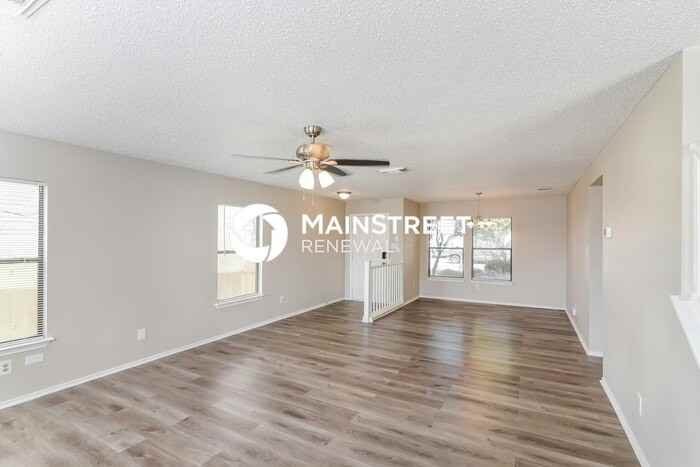 1218 Crossing Oaks - Photo 3 of 17