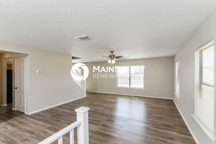 1218 Crossing Oaks - Photo 4 of 17