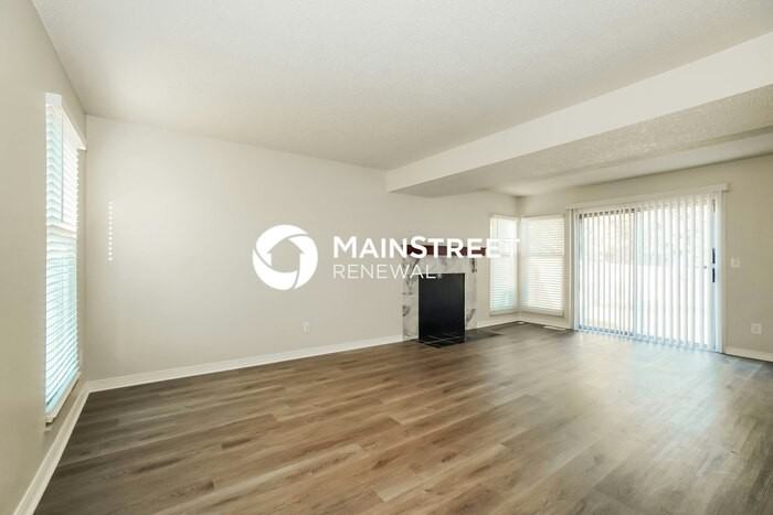 5232 Redlands Dr - Photo 4 of 20