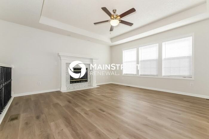 113 N Oxford Dr - Photo 2 of 19