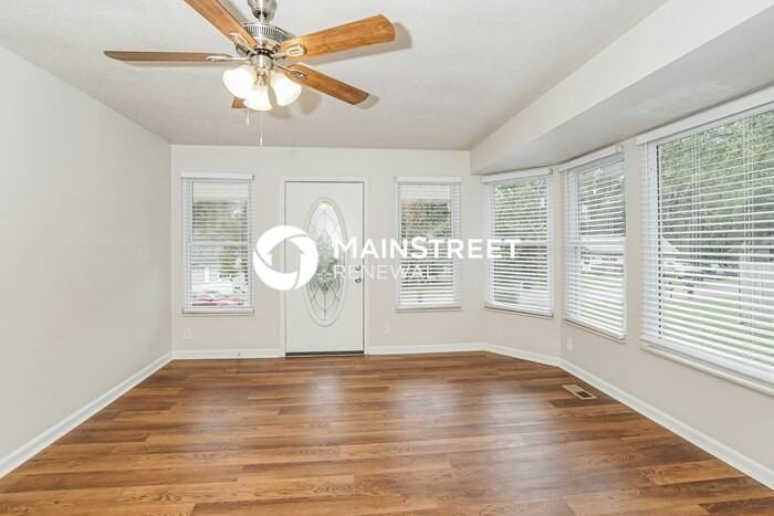 1049 Roswell Rd - Photo 4 of 17