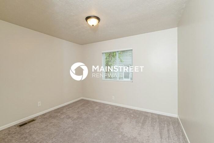 1049 Roswell Rd - Photo 7 of 17