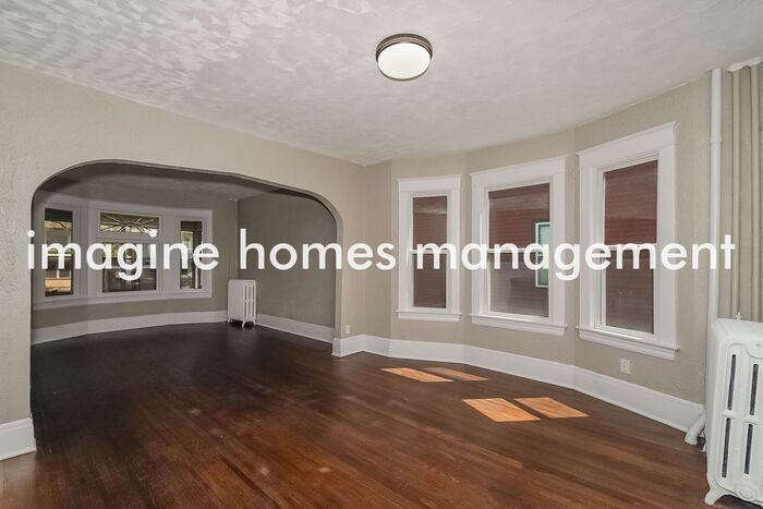 1028 Dayton Avenue - Photo 4 of 17