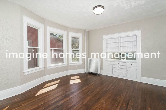 1028 Dayton Avenue - Photo 5 of 17