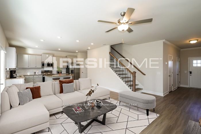 823 Keats Way - Photo 6 of 20