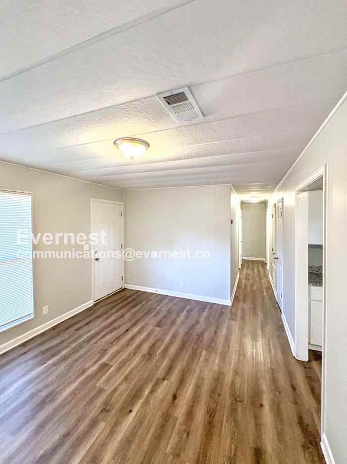 525 Landers St - Photo 4 of 28