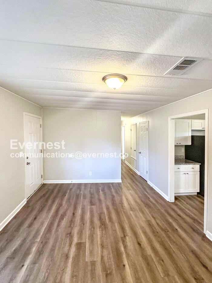 525 Landers St - Photo 5 of 28