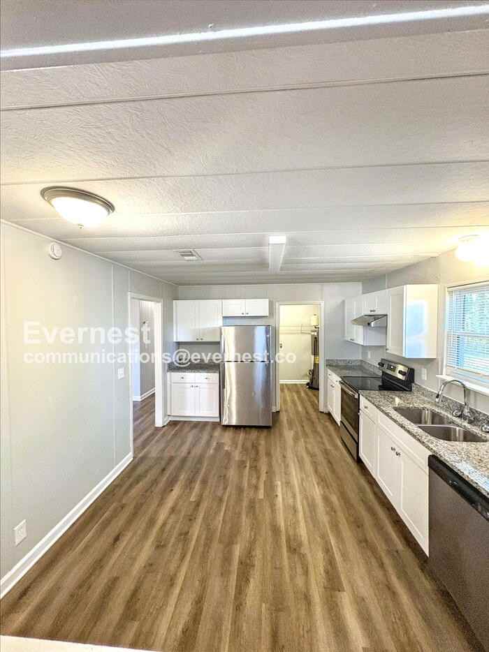 525 Landers St - Photo 6 of 28