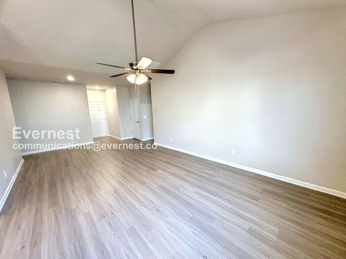 112 Culver St - Photo 3 of 22