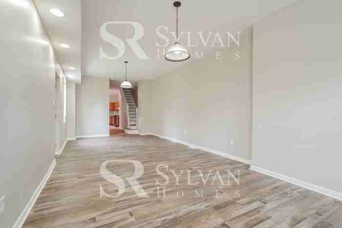 950 Homestead St - Photo 4 of 15