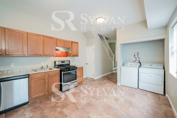 950 Homestead St - Photo 7 of 15