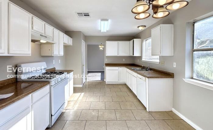 19427 Bristlestar Dr - Photo 3 of 26