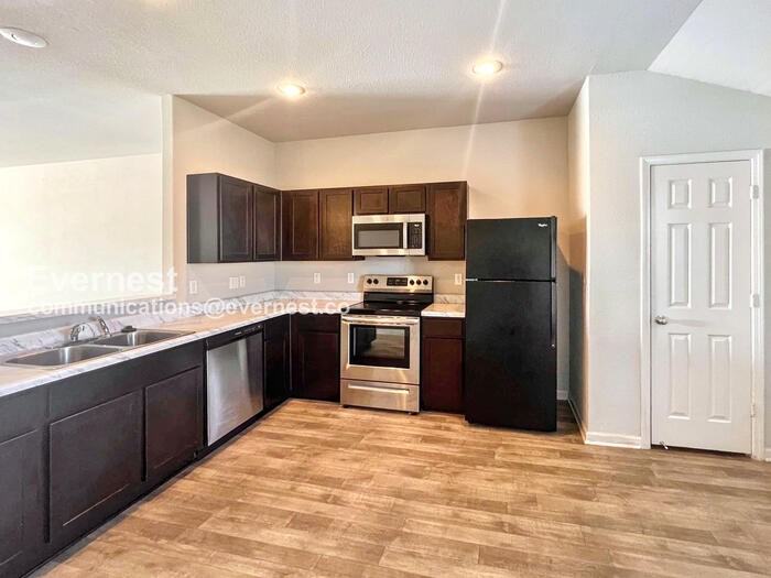 3048 Emerald Park Trl - Photo 2 of 20