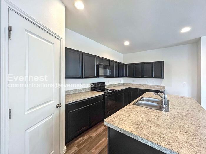 400 Seneca Loop - Photo 5 of 35