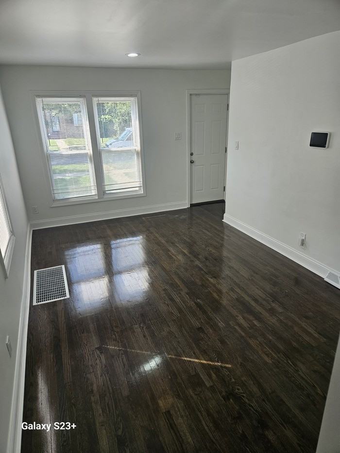 637 Louisiana St - Photo 2 of 16