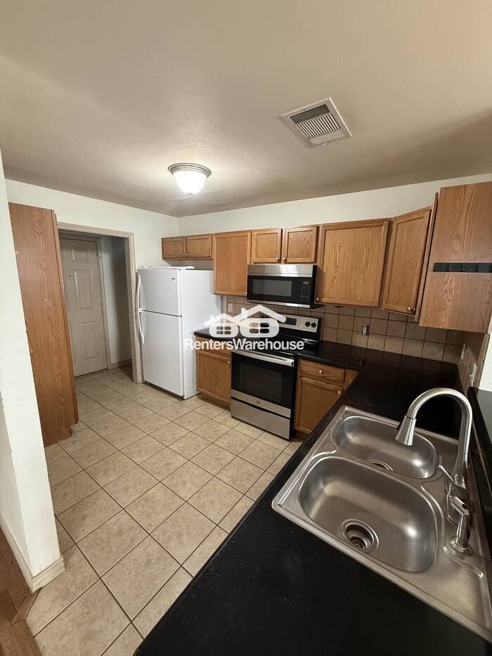 12625 Oceanside Dr - Photo 5 of 24