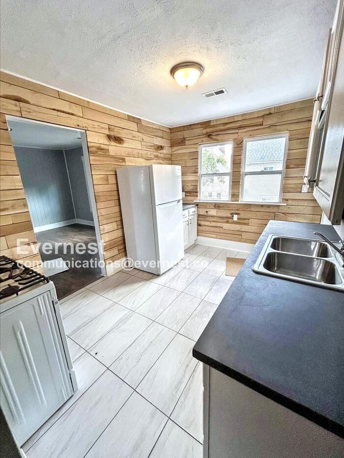 1809 Denison Ave - Photo 3 of 21
