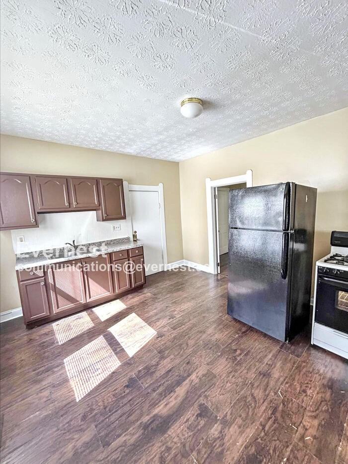 1100 East 74th Street #1 - Photo 3 of 16