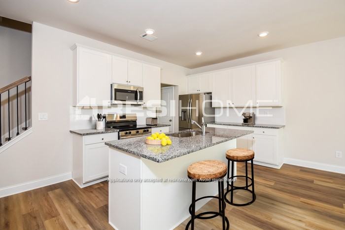 2336 Whitburn Rd - Photo 3 of 19