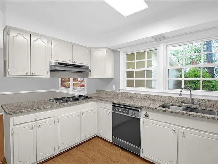 3106 Winchester Dr - Photo 2 of 15