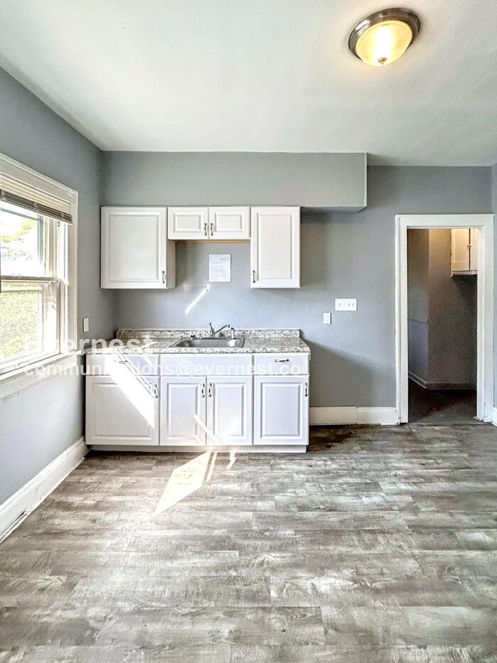 3378 E 135th St #2 - Photo 3 of 21