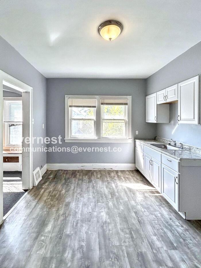 3378 E 135th St #2 - Photo 4 of 21